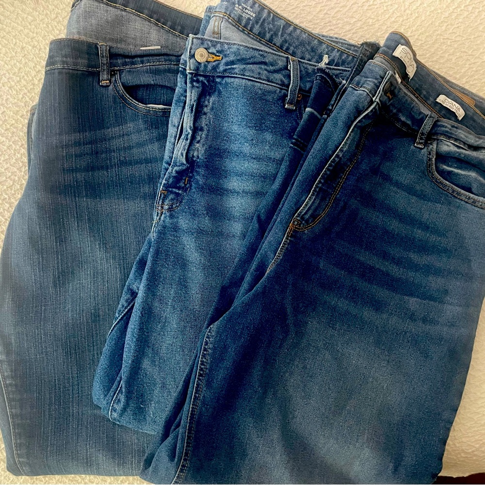 Lot of 3 different style and cut jeans.